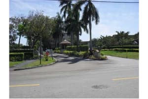 113 Royal Park Dr 2h, Oakland Park