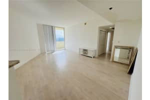 19501 W Country Club Dr 1006, Aventura