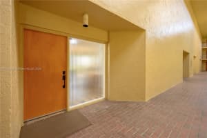 6601 SW 116th Ct APT 104, Miami, FL 33173, Sold 05/21/25