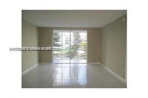 2905 Point East Dr L312, Aventura