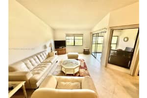 3310 Perimeter Dr 3310, Green Acres