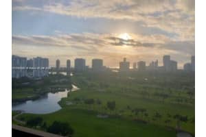 20335 W Country Club Dr 2106, Aventura