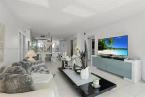 20301 W Country Club Dr APT 1226, Aventura, FL 33180, - MLS#A11773342