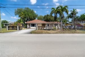85 Nw 165th St, Miami