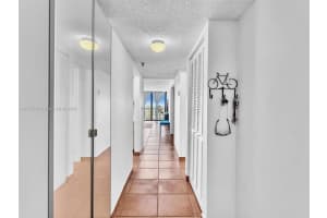 2625 Collins Ave APT 909, Miami Beach, FL 33140, Sold 05/22/25