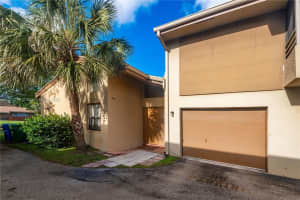 8357 N Missionwood Cir A-27, Miramar