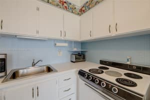 815 SW 11th Ave APT 1G, Hallandale Beach, FL 33009, Sold 09/02/25