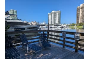19501 E Country Club Dr 9305, Aventura