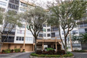 1300 St Charles Pl, Pembroke Pines, FL 33026, - MLS#A11774435