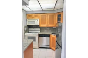 2141 NE 42nd Ct Apt 99, Lighthouse Point, FL 33064, - MLS#A11774791
