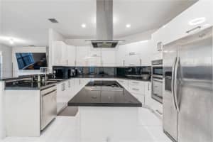 9839 NW 8th St, Miami, FL 33172, Sold 06/04/25
