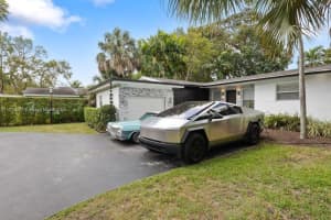 11810 W Biscayne Canal Rd Miami, FL 33161 - MLS#A11775071
