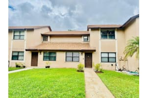 225 Lakeside Cir, Sunrise