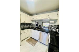 225 Lakeside Cir Sunrise, FL 33326 - MLS#A11775299