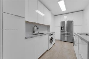 4200 Hillcrest 307, Hollywood