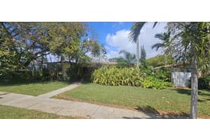 2011 Plunkett St, Hollywood