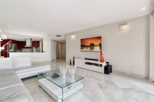 4000 Island Blvd 402, Aventura