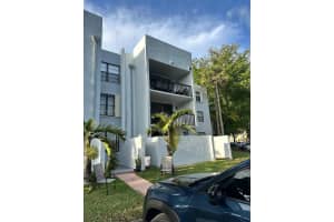 10825 Sw 112th Ave 218, Miami