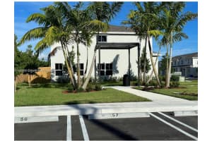 305 Ne 1st Dr 305, Florida City