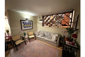 400 Valencia Ave APT 2, Coral Gables, FL 33134, - MLS#A11776139