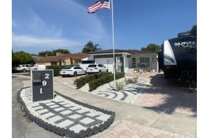 291 Cir Dr, Hialeah