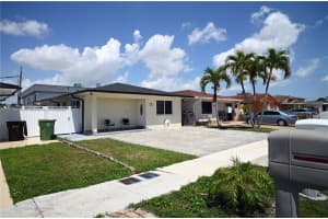 1417 W 40th St, Hialeah