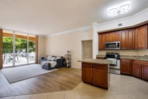 3001 Ne 185th St 219, Aventura