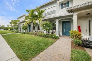 4154 Greenway Dr, Hollywood, FL 33021, Sold 07/30/25