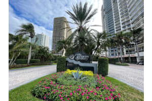 20191 E Country Club Dr 408, Aventura