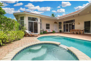 1604 Victoria Pointe Ln, Weston