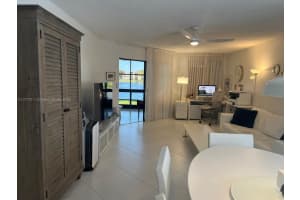7210 Fairfax Dr, Tamarac, FL 33321, Sold 08/01/25