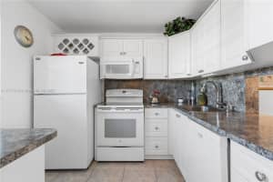 2801 NW 47th Terrace APT 205B, Lauderdale Lakes, FL 33313, - MLS#A11777315