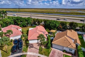 24 Gables Blvd, Weston