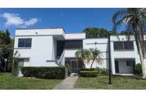 153 Lakeview Dr 101, Weston