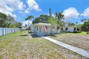 240 Nw 127th St, North Miami
