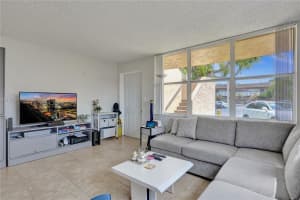 9121 Sunrise Lakes Blvd APT 101, Sunrise, FL 33322, - MLS#A11777611