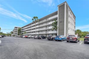 4800 Hillcrest Ln 207, Hollywood