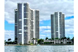 3530 Mystic Pointe Dr 408, Aventura