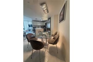1300 Brickell Bay Dr 2710, Miami