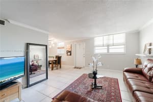 1811 Jefferson St APT 304, Hollywood, FL 33020, - MLS#A11778071