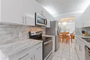 1251 Sw 125th Ave 211t, Pembroke Pines
