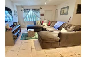 7910 Taft St 303, Pembroke Pines