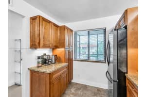 398 Lakeview Dr 205 Weston, FL 33326 - MLS#A11778234