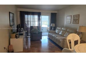 8595 Sunrise Lakes Blvd 305, Sunrise