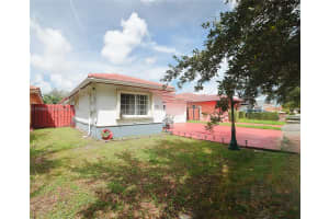 14426 Nw 88th Ave, Miami Lakes