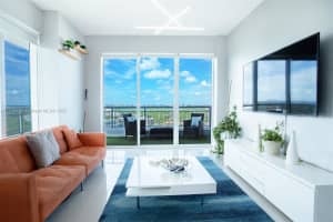 60 Sw 13th St 2001, Miami