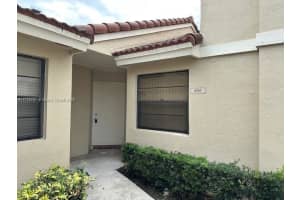 6548 Nw 170 Terrace 6548, Hialeah