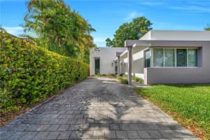 548 Ne 70th St, Miami