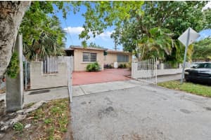 5031 NW 4th St, Miami, FL 33126, - MLS#A11779320