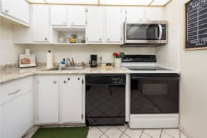 1040 Country Club Dr, Margate, FL 33063, Sold 08/29/25